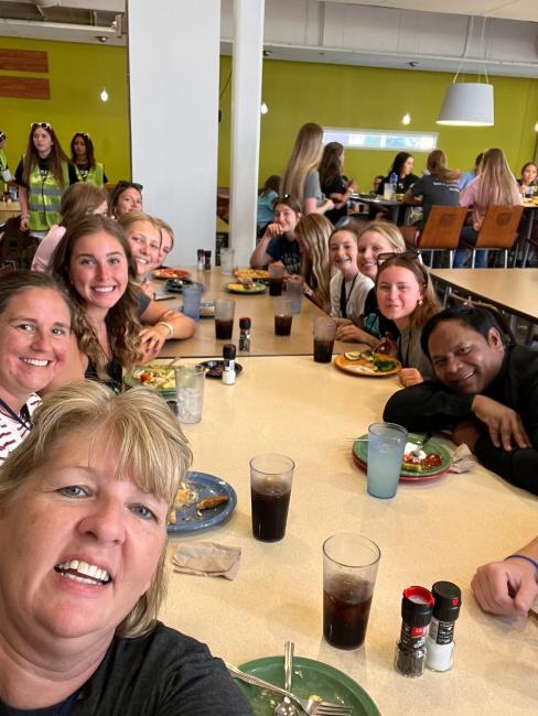 8 Lunch in the caf